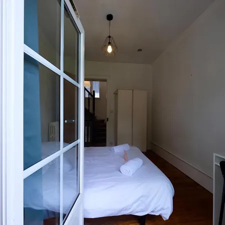Maison Face A L'hotel De - 4 Chb - 2 Sdb *